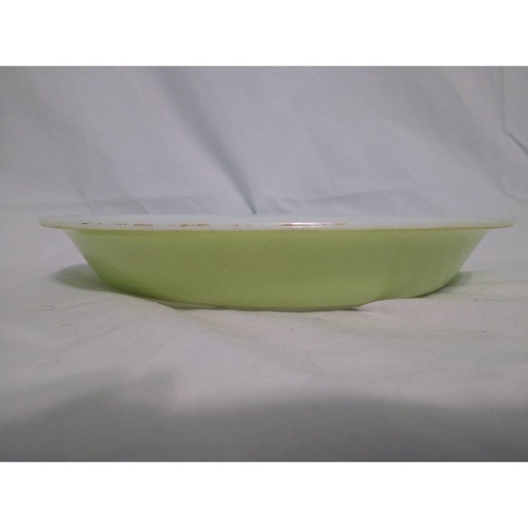 Lime green pyrex 209 8.5 inch lime green baking dish - Picture 2 of 4